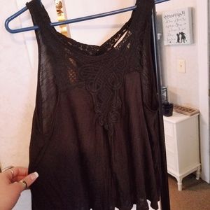 🖤Flowy adorable black tank🖤